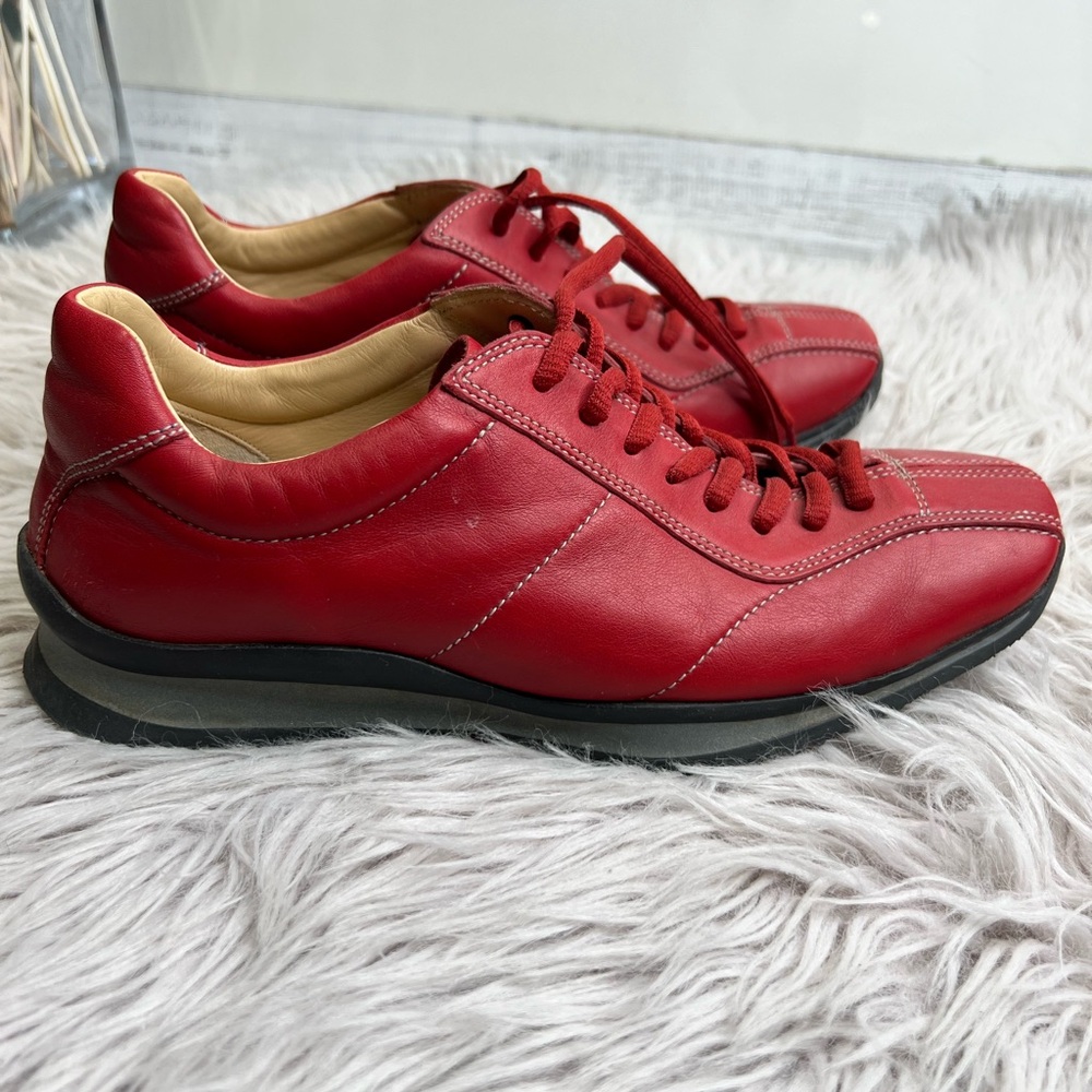 Prada Oxford Solid Comfort Shoes
Size 38 or 8
Pre-owned , Good Condition